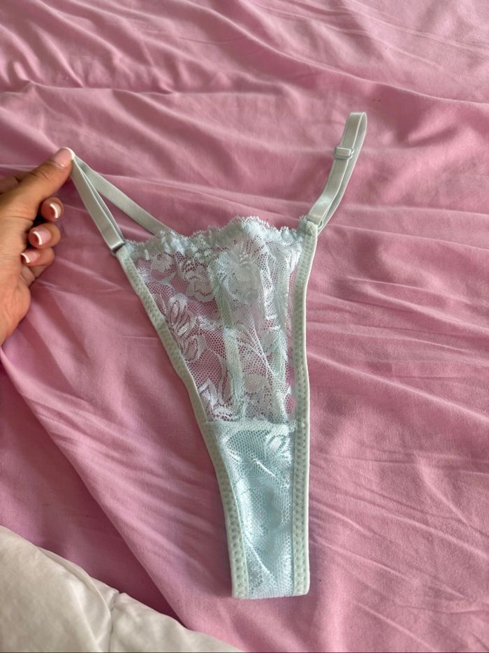 String bleu clair