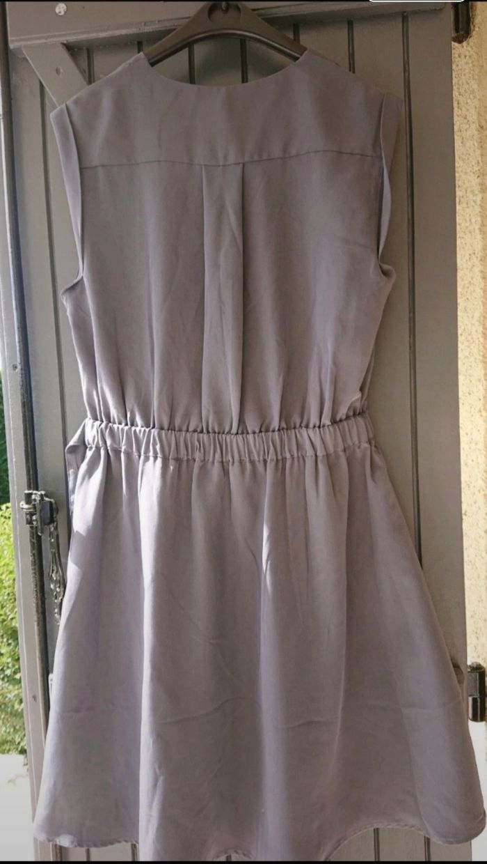 👗 Robe col ouvert - photo numéro 2