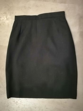 Jupe noire cotélée faite par une couturière Taille 36