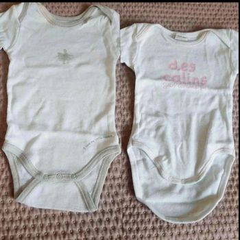 Lot 2  bodies  blanc fille  3  mois