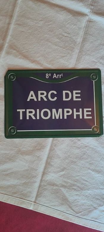 Plaque en métal ( arc de triomphe 8e arrt)