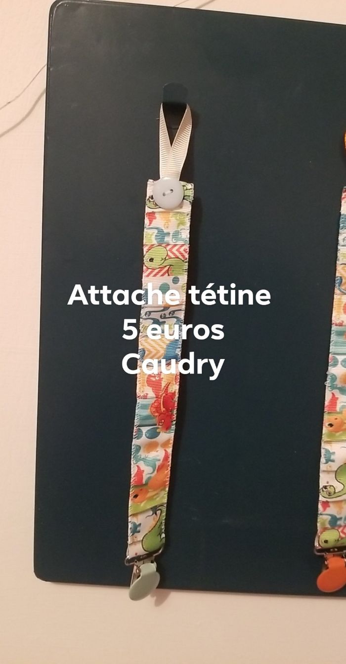 Attache tétines dinosaure - photo numéro 2