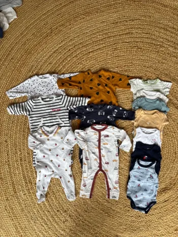 Lot de bodies et pyjamas - 3 mois - excellent état