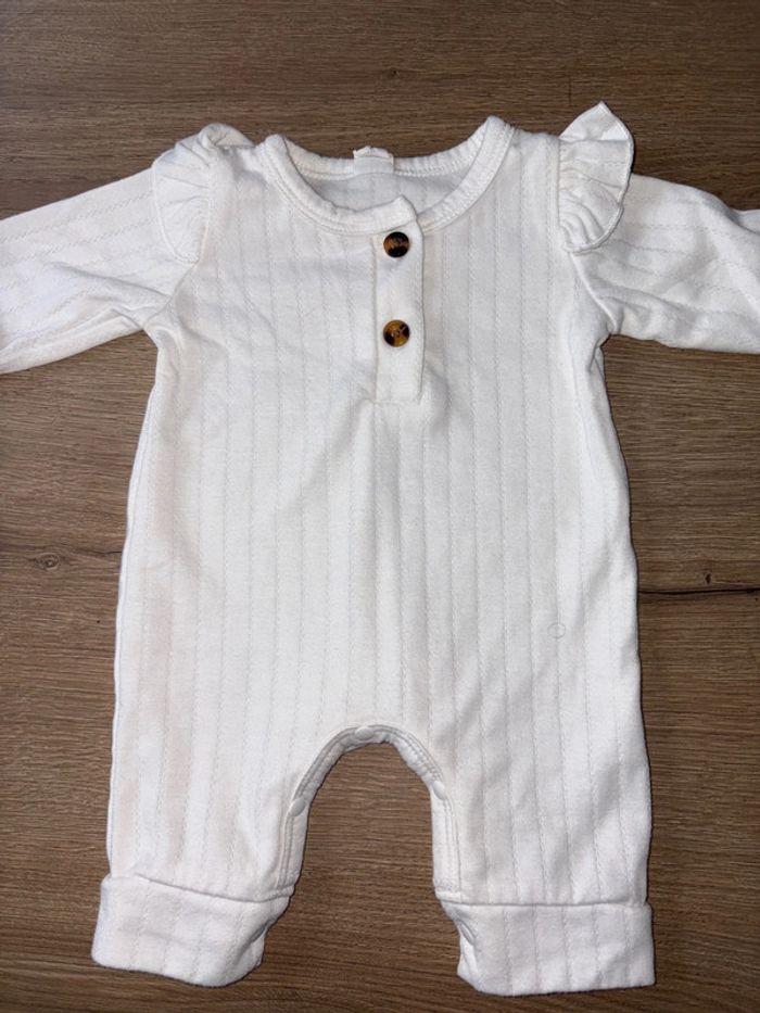 Tenue 1 mois - photo numéro 2