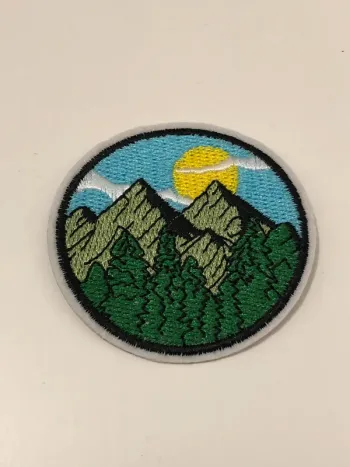 Écusson patch brodé montagne Neuf