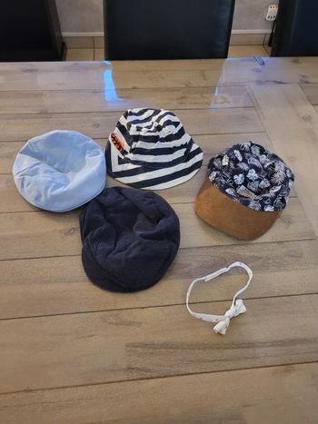 Lot de chapeaux/casquettes