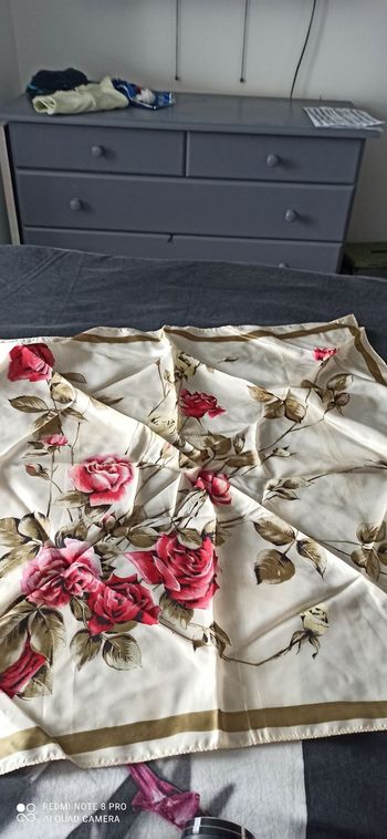 Foulard imprimée fleurs