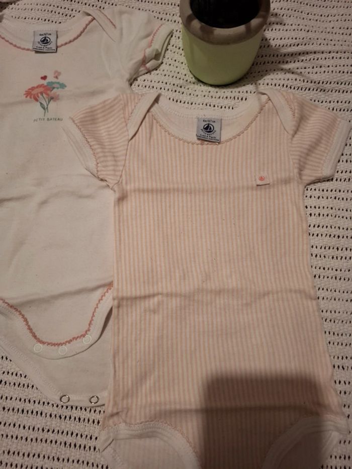 Lot Bodies 6Mois - photo numéro 3