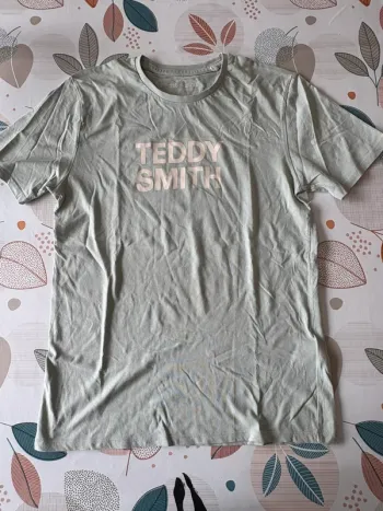 T-shirt Teddy Smith, taille S. Très bon état.