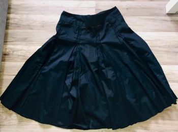 Jupe couleur noir évasé taille 36 marque yessica bon état en coton