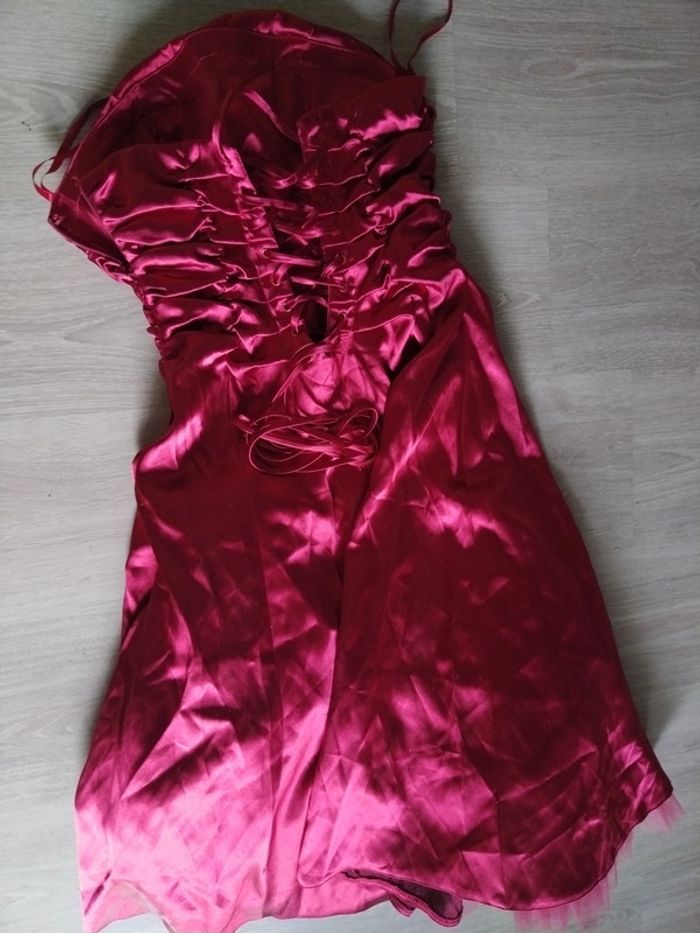 Robe rouge de soirée ou fête - photo numéro 2