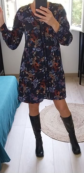 Jolie robe marine à motifs