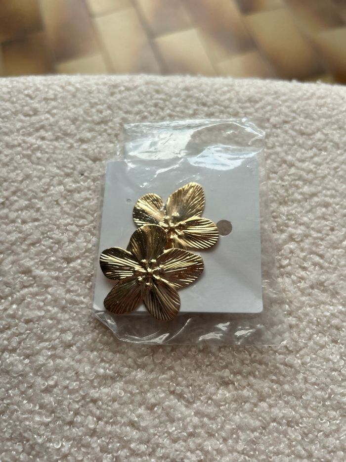 Bijoux fleurs dorés - photo numéro 2