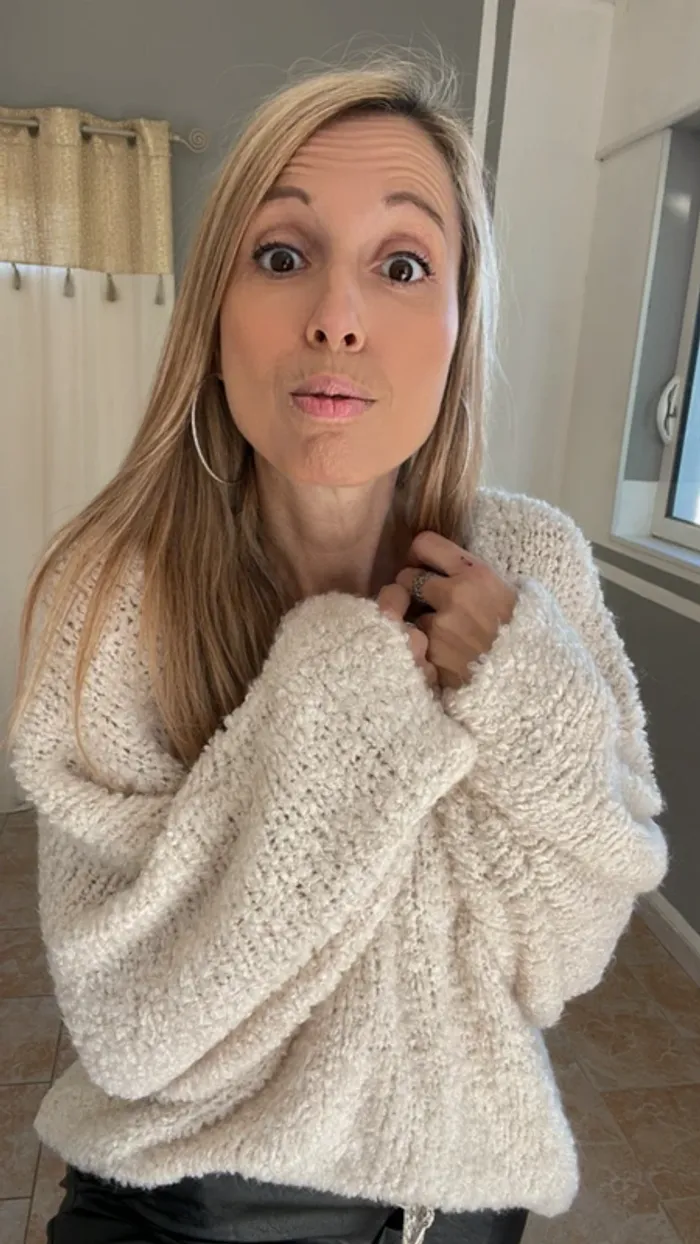 Pull ultra doux maille bouclette blanc crème .Taille unique - photo numéro 2