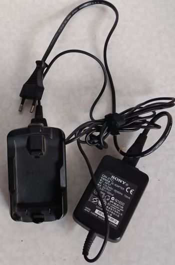 Chargeur d'alimentation secteur original 5V500mA Sony QN-2TC avec base et câble