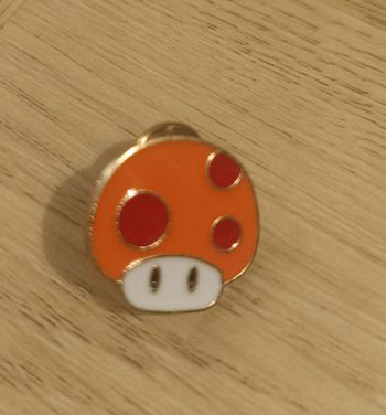 Pin's champignon Mario