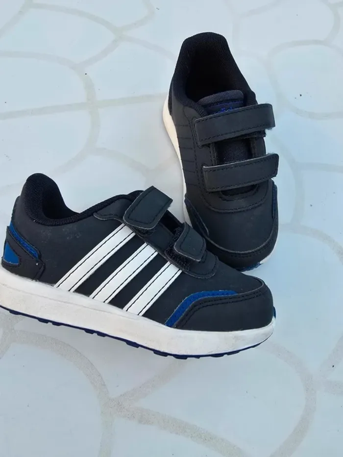 Basket adidas bleu marine