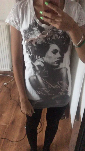 Tee shirt avec dos et manches en dentelle