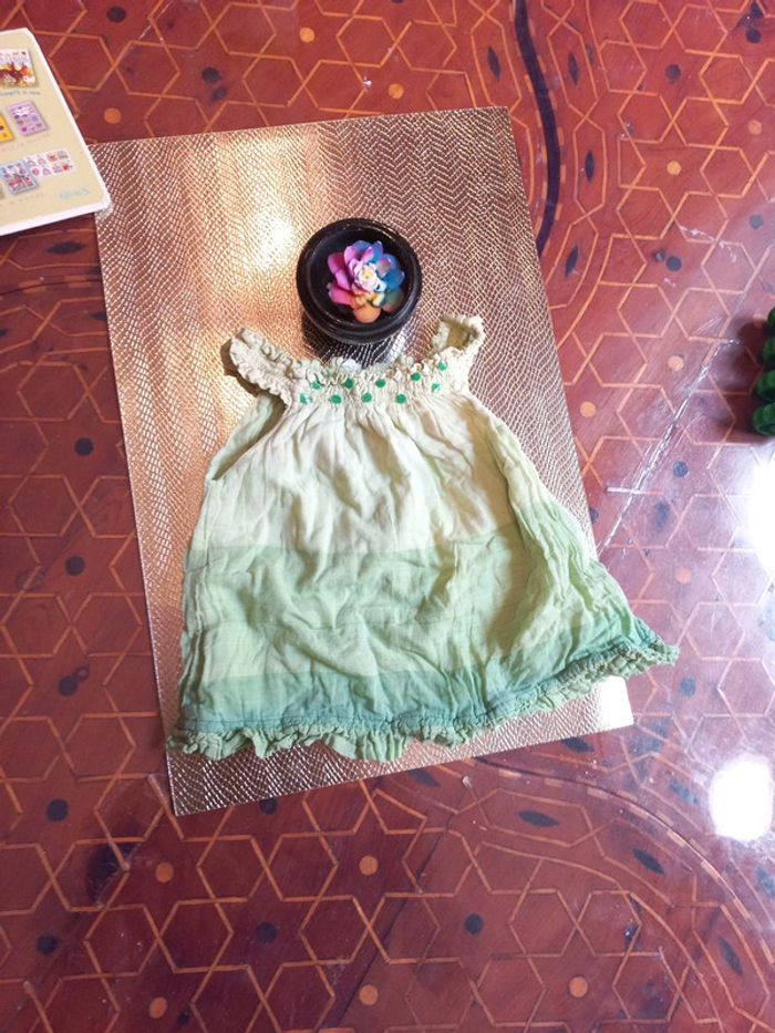 Jolie robe verte naissance à 1 mois