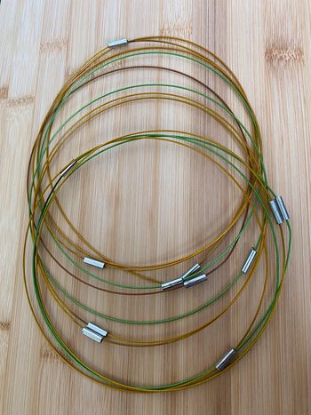 Loisirs créatifs lot de colliers rigides aimantés