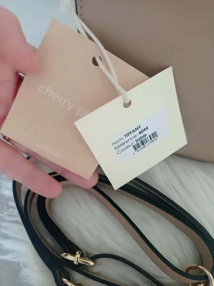 Magnifique sac beige sable bandoulière Tiffany en croûte de cuir de vachette neuf Cherry Paris - photo numéro 3