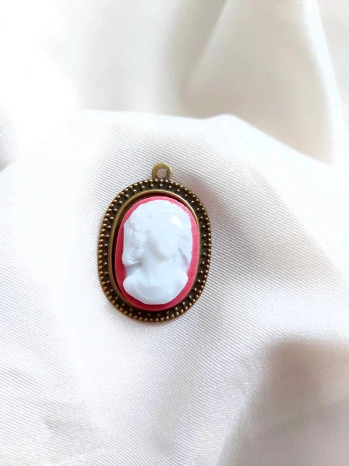 Pendentif camée style vintage