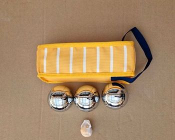 Boule de pétanque Ricard avec cochonnet et sacoche