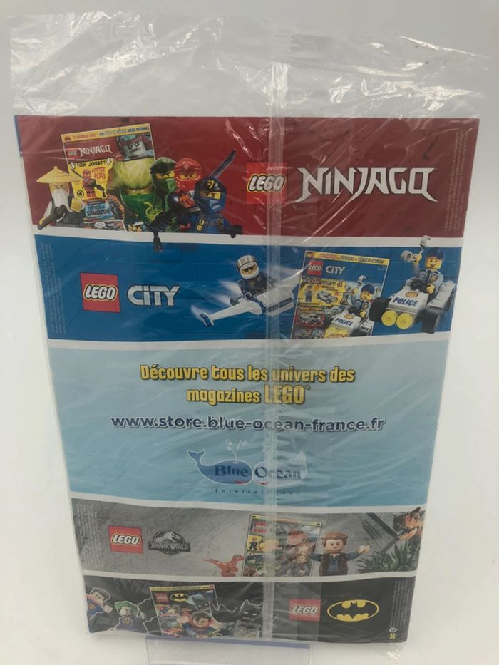 Magazine Lego City + avion et mini figurine Neuf - photo numéro 2