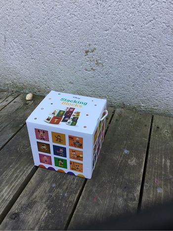 Cube a empiler