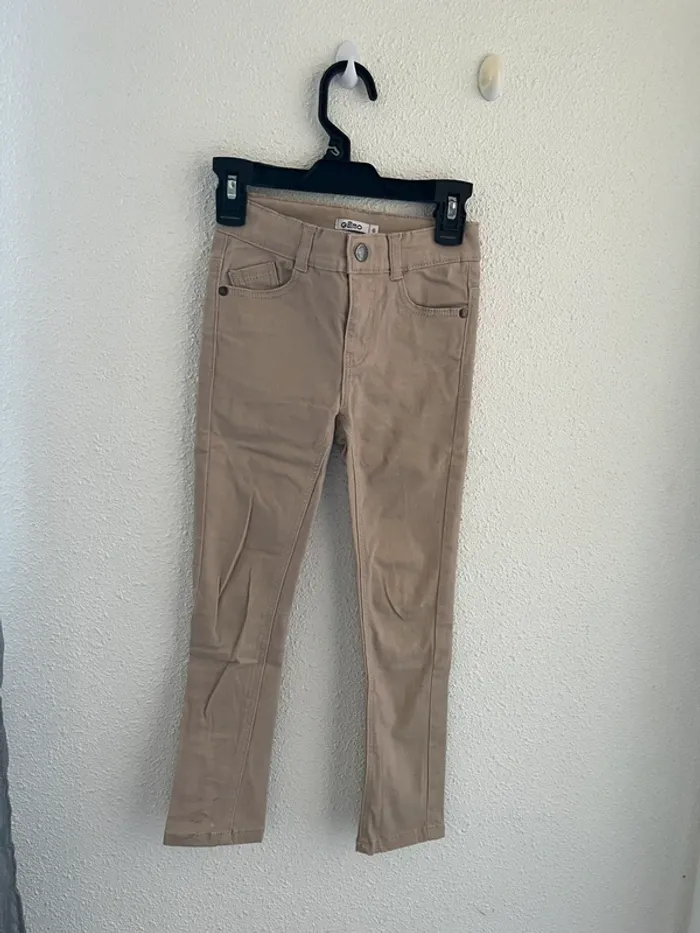 Pantalon beige taille 6 ansđź’«