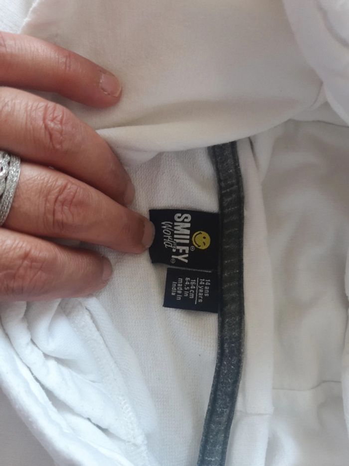 Tee-shirt manches longues et capuche - photo numéro 2