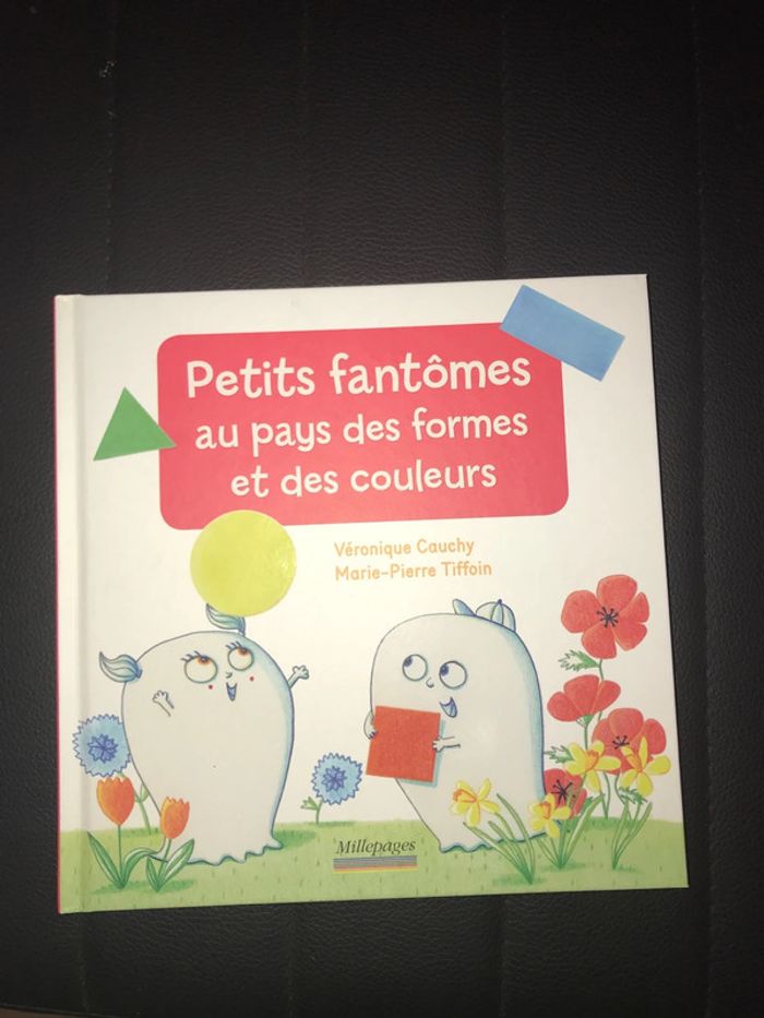 Livre petits fantômes au pays des formes et des couleurs