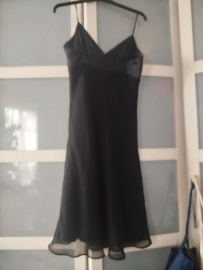 Jolie robe mi longue noire - photo numéro 3