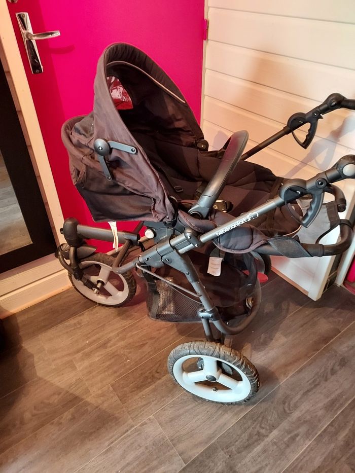 Poussette rouge 3 roues - photo numéro 3