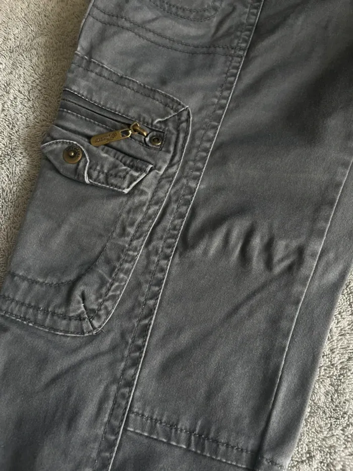 Pantalon gris multi-poches Timezone T29/32 – style utilitaire, détails mode, confortable et robuste - photo numéro 4