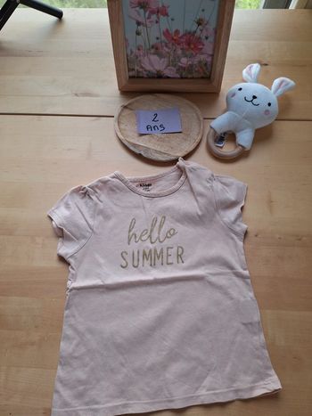 T-shirt manches courtes pour fille taille 24 mois Marque Kiabi Très bon état