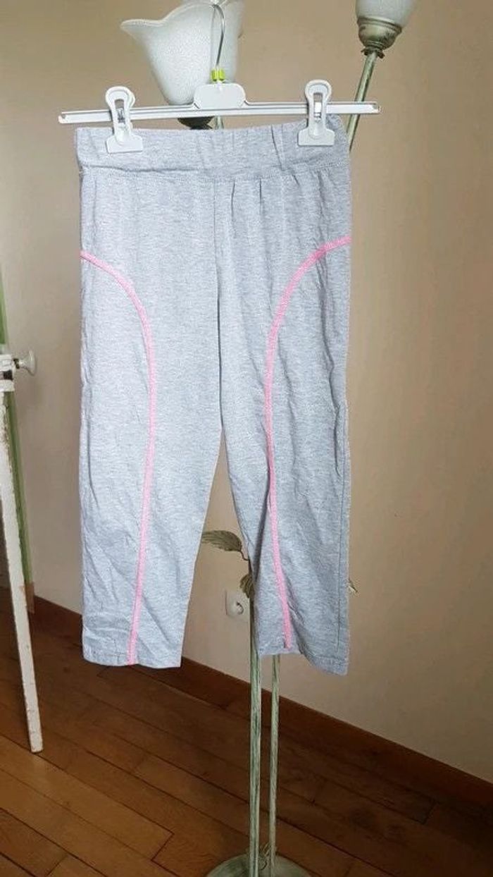 Caleçon de sport gris avec couture en rose fluorescent taille 38/40