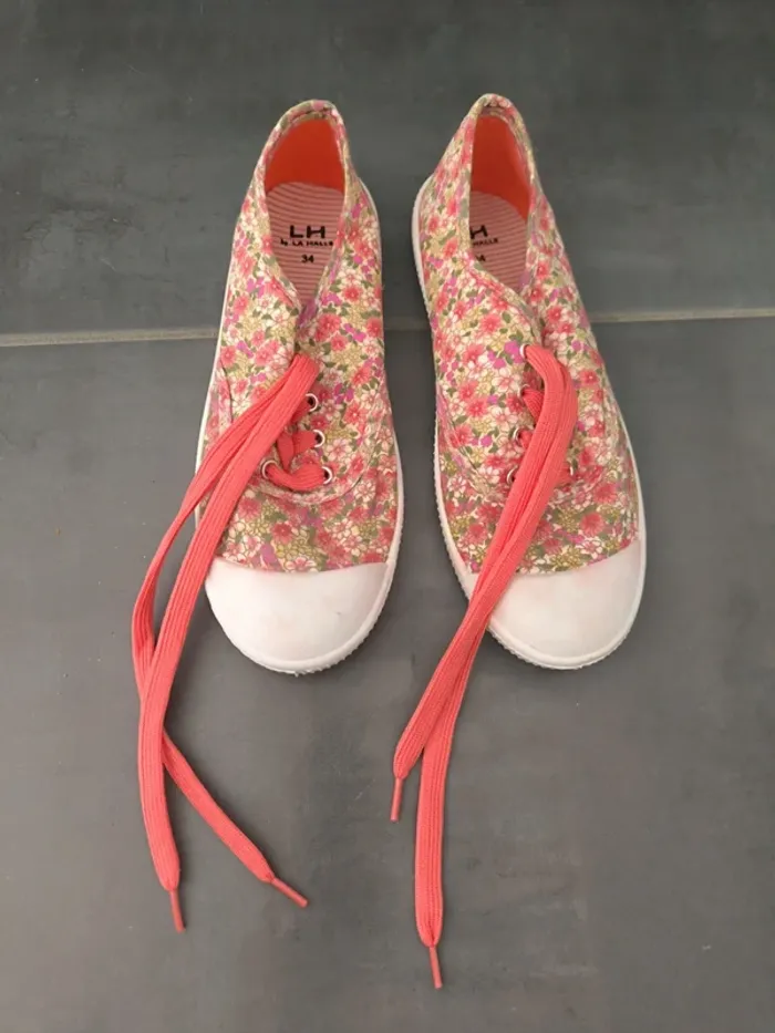 Chaussures plates d'été. Fille pointure 34