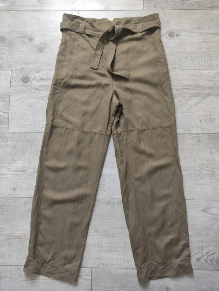 Pantalon large taille haute et ceinture à nouer kaki lin taille 38 Arket