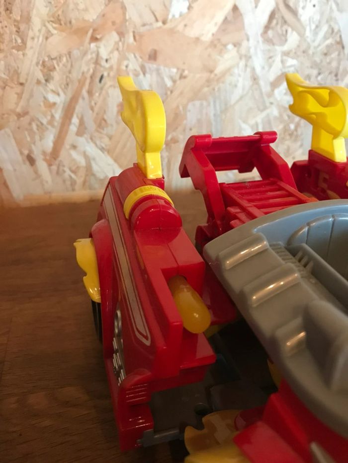 Idée Cadeau 🎁 Vehicule Transformable Super Charged Marcus Mighty Pups avec 1 personnage Marcus - photo numéro 12