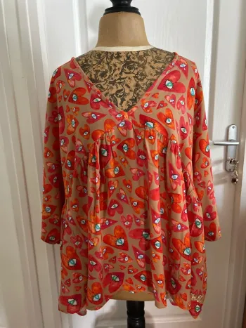 Blouse mino du sud hyper ample imprimée cœur oeil porte bonheur taille unique