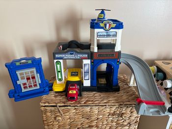 Garage Tut Tut bolide la caserne de police