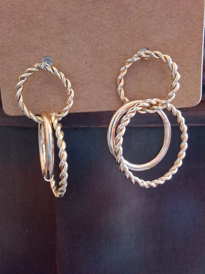 Boucles d'Oreilles Dorées Doubles Anneaux Torsadés - Style Bohème Chic - photo numéro 3