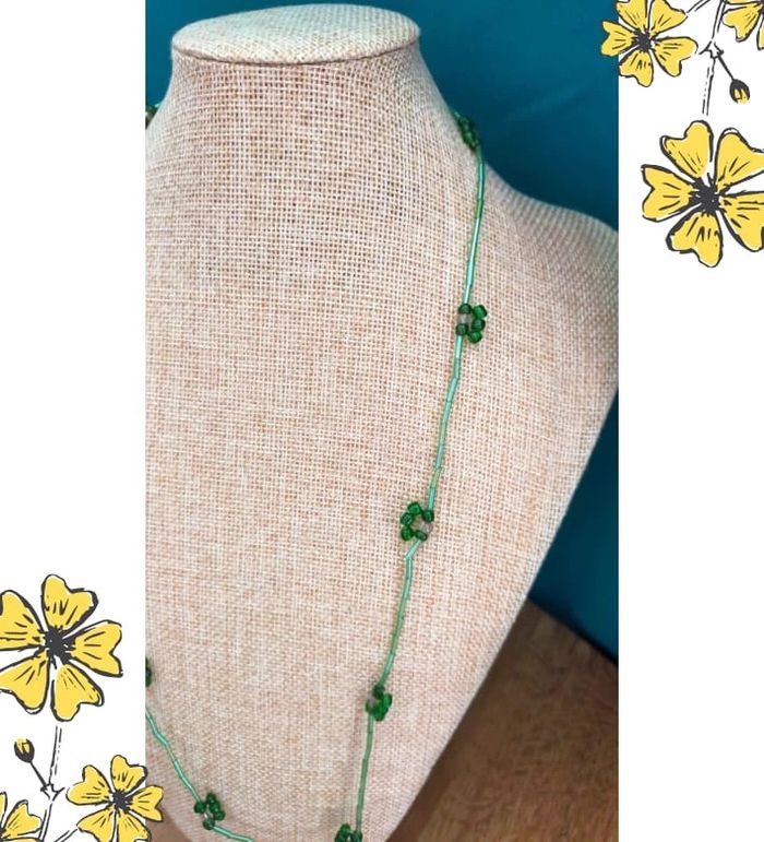 Collier perles tubes et fleurs en perles vertes – Collection Émeraude Urbaine - photo numéro 8