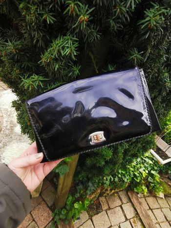 Pochette noire vernis plastique vintage