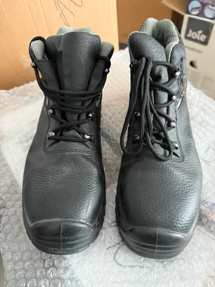 Chaussures de sécurité taille 39 - photo numéro 2