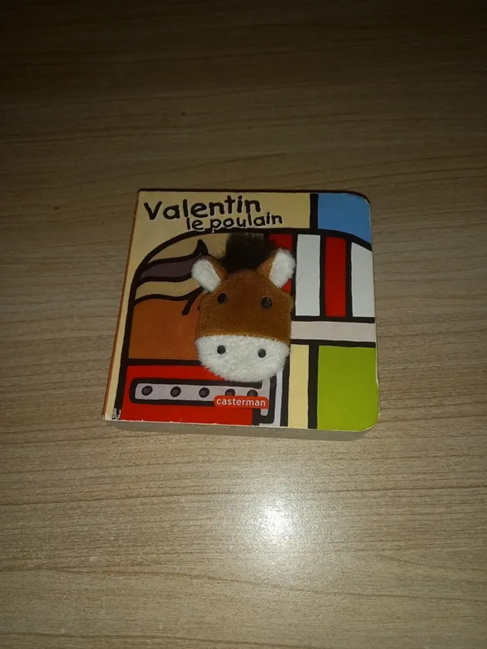 Livre marionnette Valentin le Poulain