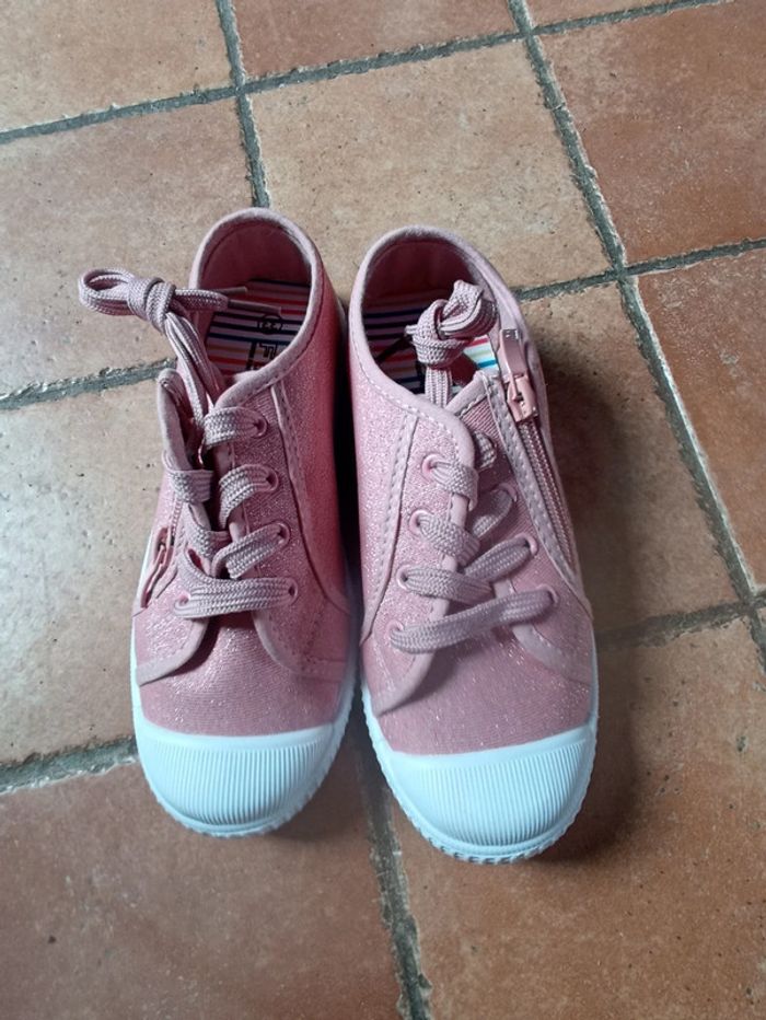 Basket rose taille 33