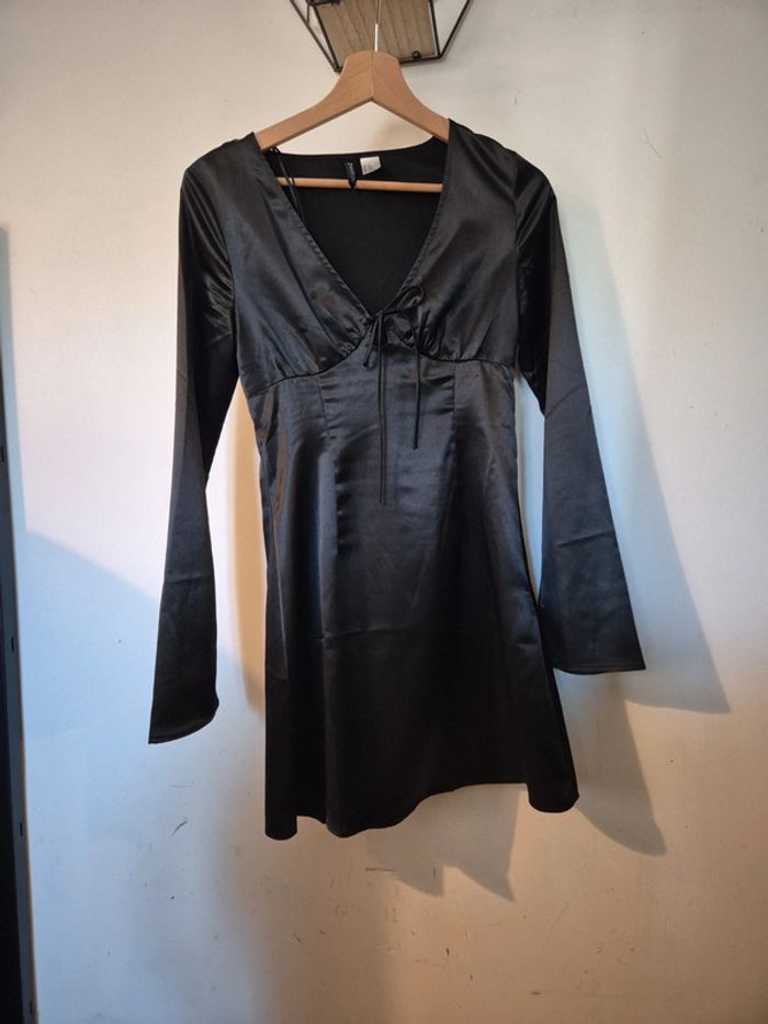 Robe noire cintrée