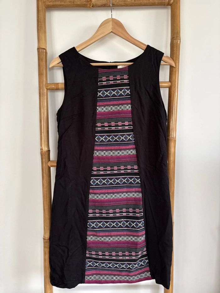 Robe noire avec broderies Camaïeu taille M